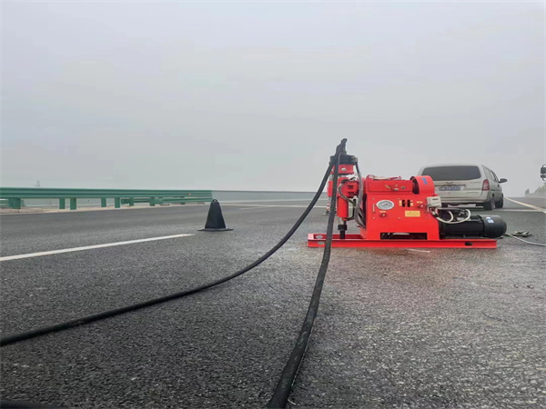 理塘马路路基路面开裂下沉注浆加固灌浆