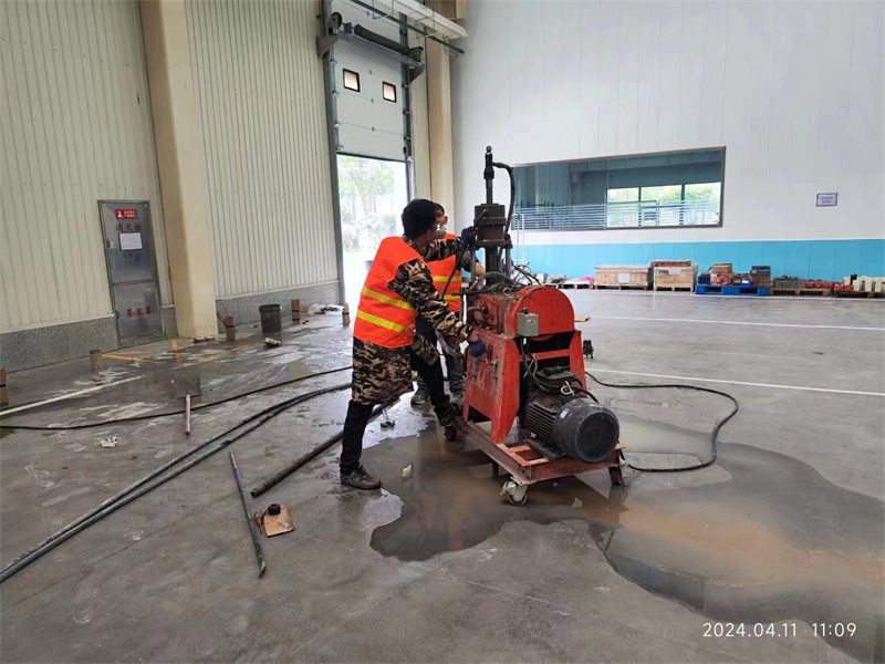 理塘厂房地面下沉塌陷注浆加固施工